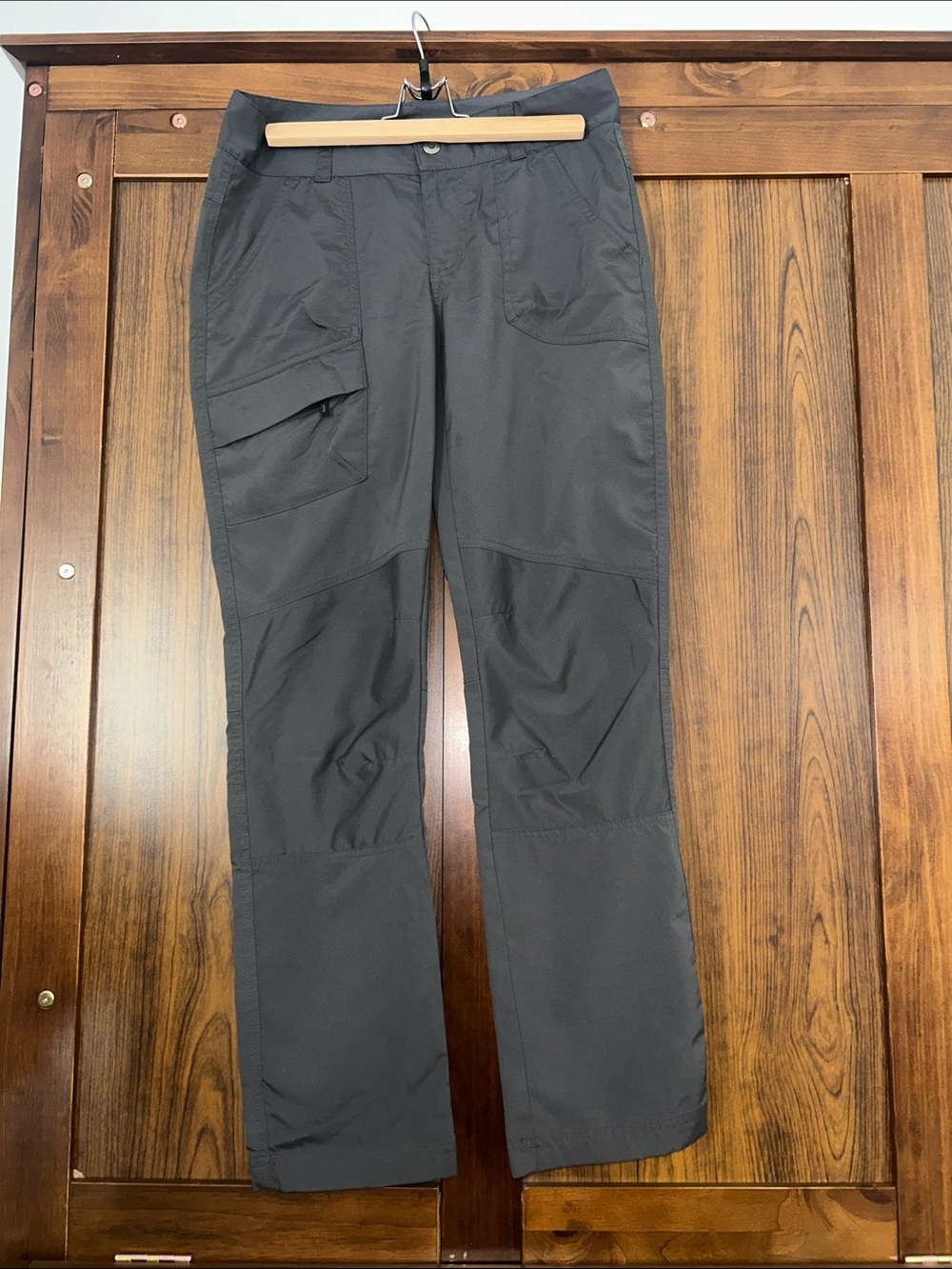 Columbia Women’s Omni-Shield Cargo Pants, Size 4 short